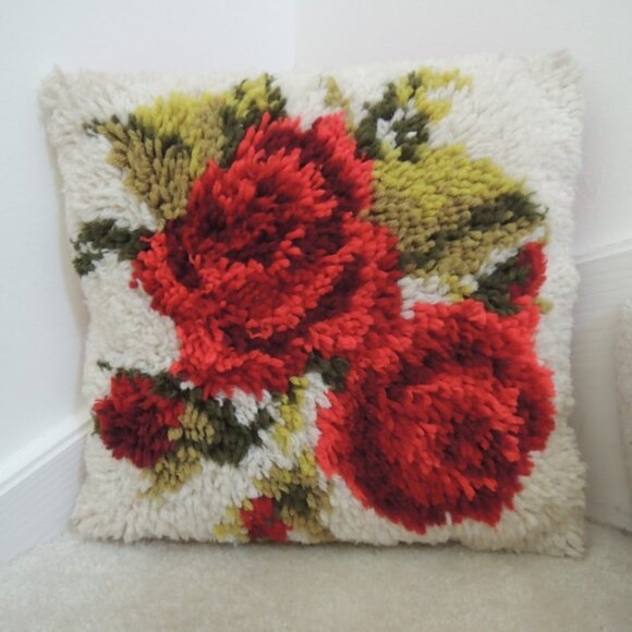 Toss Pillow Tufted Throw Pillow Red Floral and Leaf Design on Off White Vtg 70s